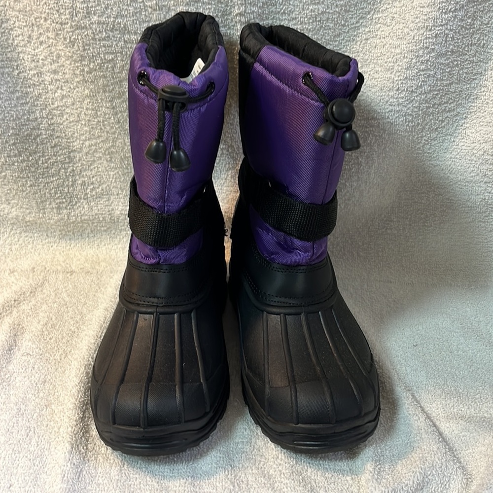 Skadoo kids snow boots in size 5